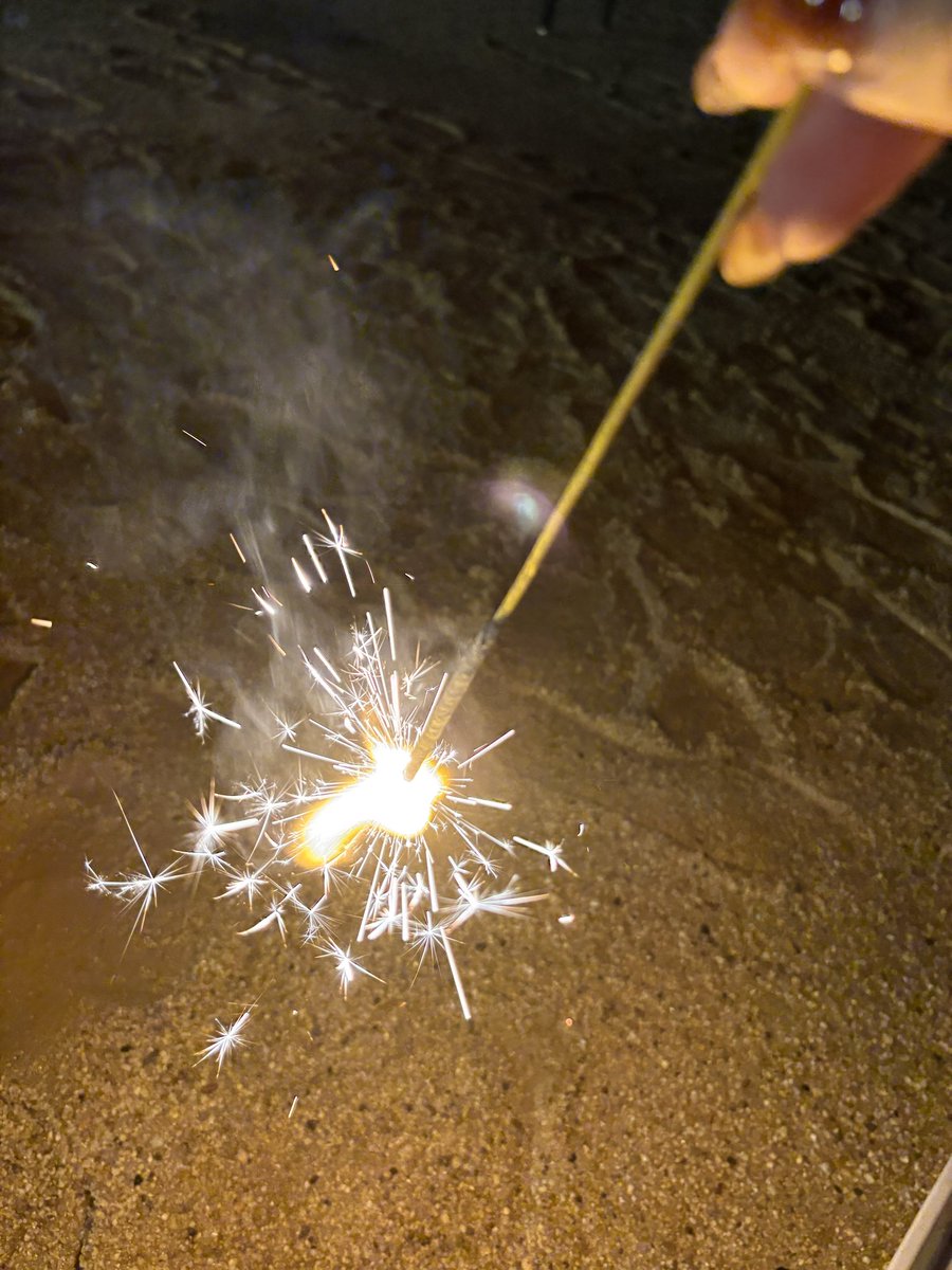 涼しくなってやっと手持ち花火しました🎆
夏だったなぁ、、(語彙力)