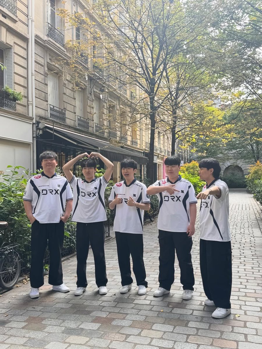 Komazyuro's tweet image. 매니저님 인스타 게시물 속 플래시백👀

#Flashback