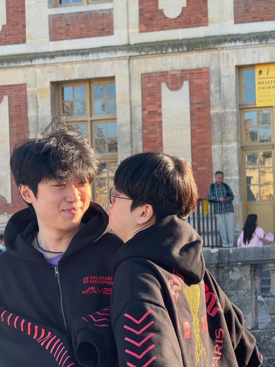 Komazyuro's tweet image. 매니저님 인스타 게시물 속 플래시백👀

#Flashback