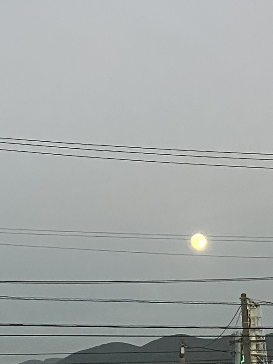 hyperbird6's tweet image. #イマソラ
#東の空
月、きれい