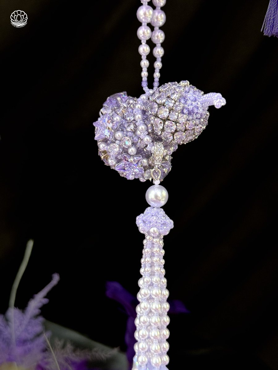 brzyx1007's tweet photo. One of the money trees from our joint fan support—so pretty！🥹 @layzhang https://t.co/uAMFQzHKBF