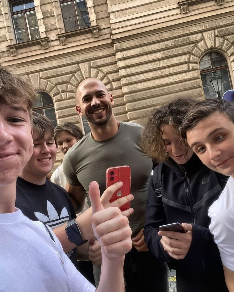 expcapematrix's tweet image. FANS MOMENT..  🗿💜💯

SEE MY STORY&apos;S GUYS 🗿💯