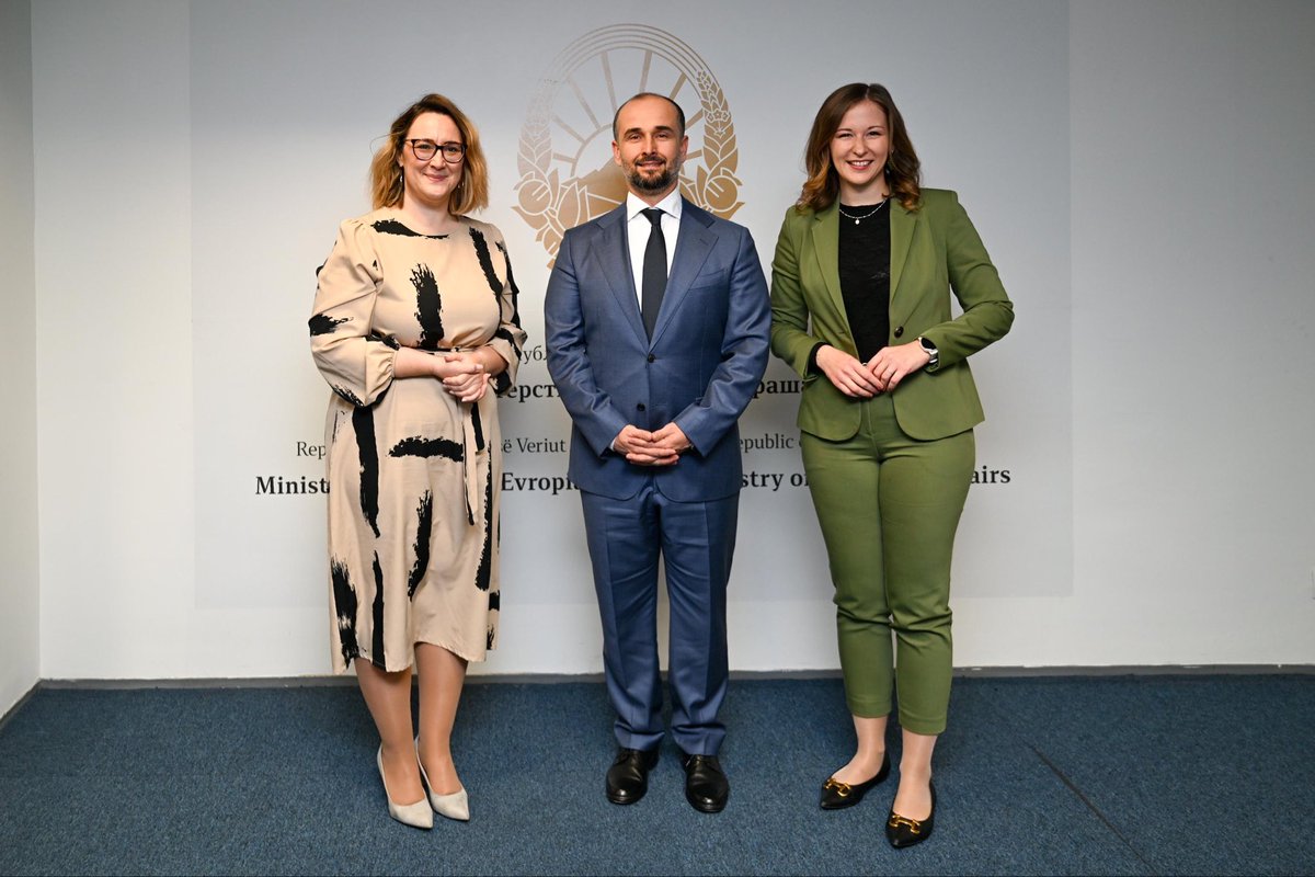 OMurtezani's tweet image. Honoured to host Austrian Minister @claudiaplakolm and Slovenian State Secretary @NevaGrasic  🇦🇹🇸🇮
Austria and Slovenia reaffirmed their strong and consistent support for North Macedonia’s EU path and our shared European future. 🇲🇰🤝🇪🇺
#EUIntegration #EuropeanSolidarity