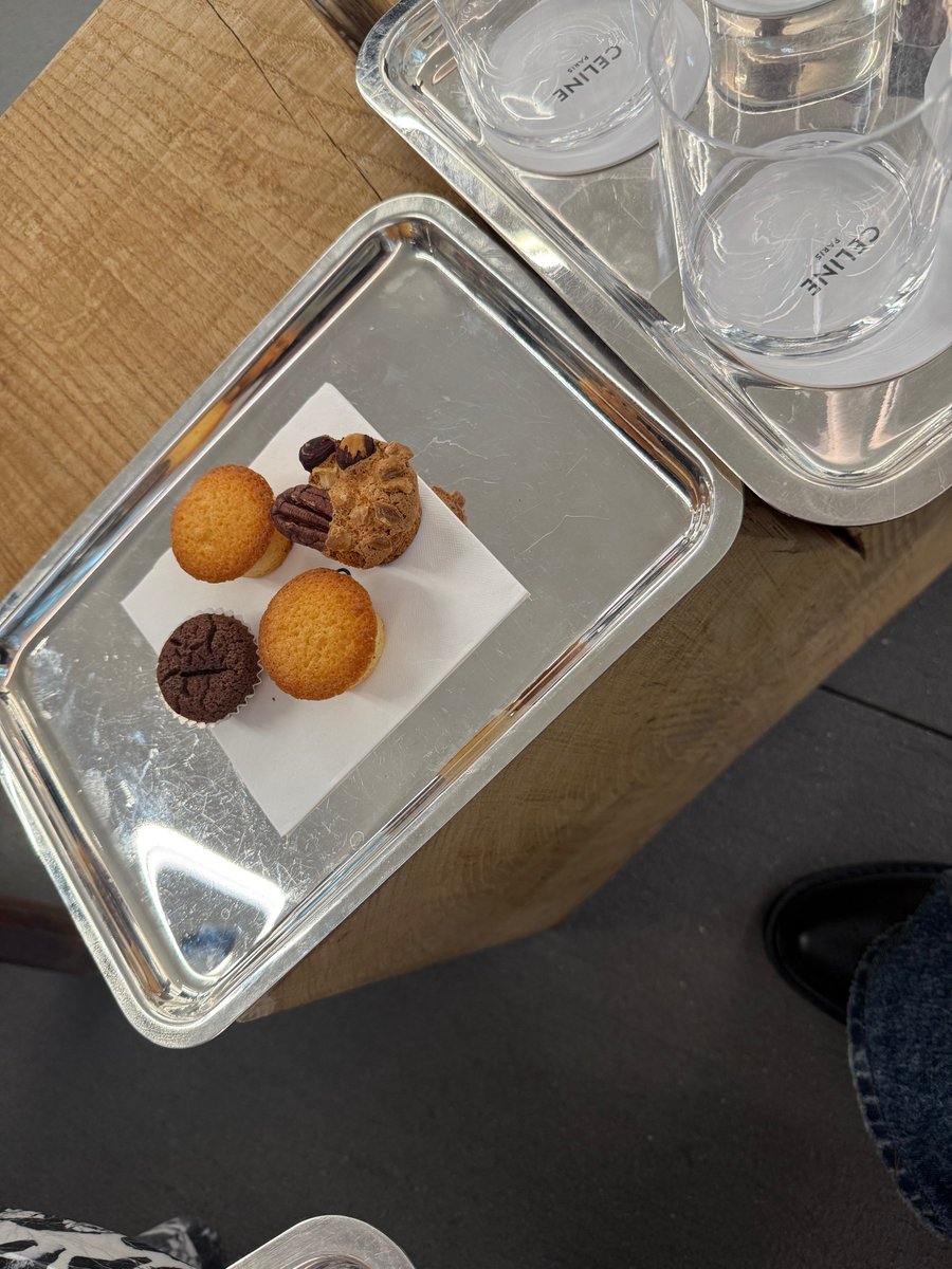 신유 위버스 ♡ 

행복했던 기억뿐! 셀린 최고! 42 최고!
가자 서울로..!!🫶