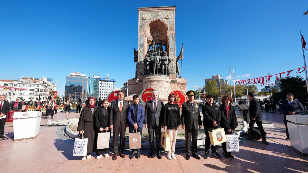 İstanbul İl Millî Eğitim Müdürlüğü (@istanbulilmem) on Twitter photo 🇹🇷 İstanbul'un düşman işgalinden kurtuluşunun 102. yıl dönümü vesilesiyle Taksim Cumhuriyet Anıtı'nda düzenlenen Çelenk Sunma Töreni Valimiz Sayın Davut Gül, Millî Eğitim Müdürümüz Murat Mücahit Yentür ve protokol mensuplarının katılımıyla gerçekleştirildi.
<a href="/tcmeb/">Millî Eğitim Bakanlığı</a> <a href="/Yusuf__Tekin/">Yusuf Tekin</a> 🇹🇷 İstanbul'un düşman işgalinden kurtuluşunun 102. yıl dönümü vesilesiyle Taksim Cumhuriyet Anıtı'nda düzenlenen Çelenk Sunma Töreni Valimiz Sayın Davut Gül, Millî Eğitim Müdürümüz Murat Mücahit Yentür ve protokol mensuplarının katılımıyla gerçekleştirildi.
<a href="/tcmeb/">Millî Eğitim Bakanlığı</a> <a href="/Yusuf__Tekin/">Yusuf Tekin</a>