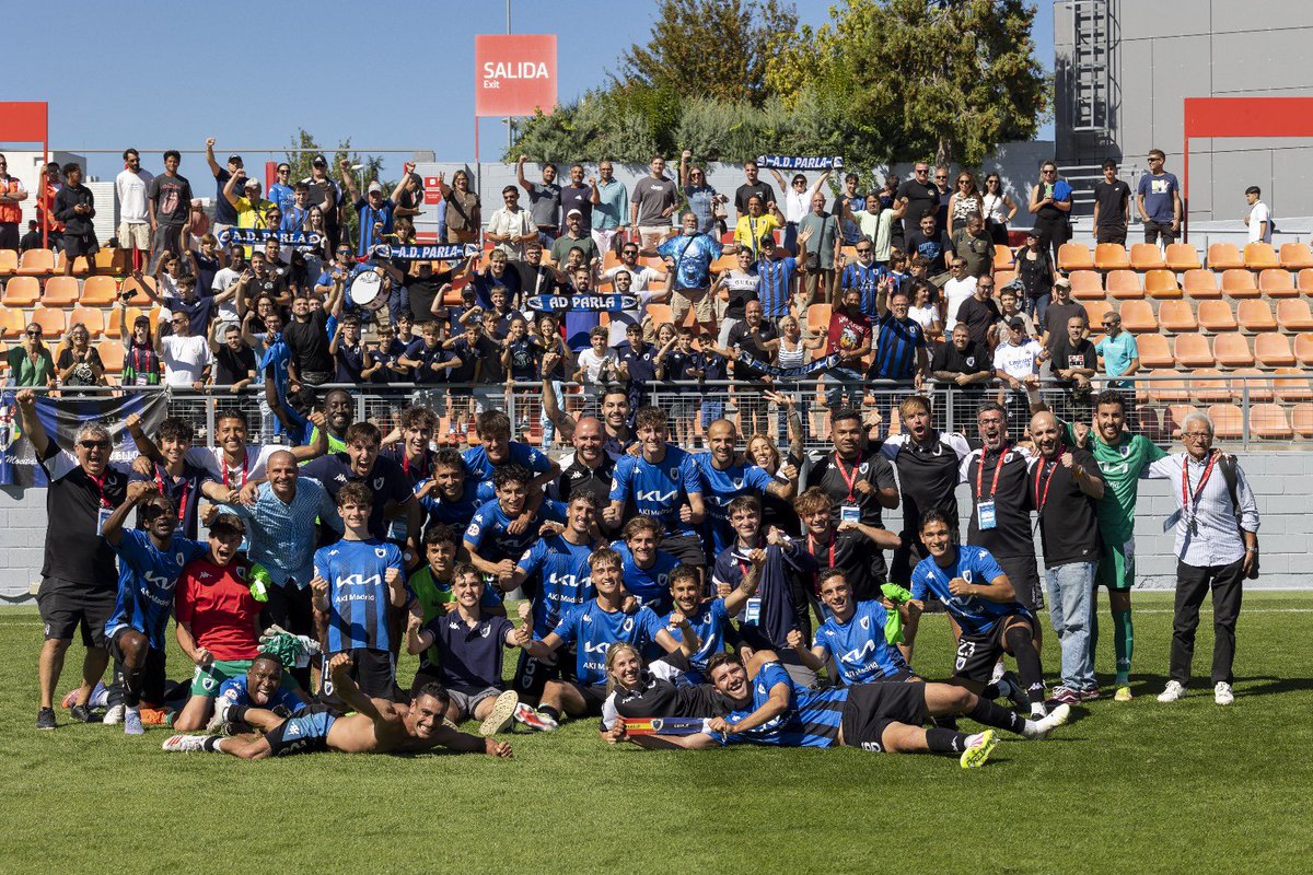 adparla's tweet photo. 💙🖤💙🖤

¡Feliz Lunes!

Lo conseguimos JUNTOS
Lo disfrutamos JUNTOS

Comienzo de semana con grandes sensaciones y cargados de ilusión por seguir en la línea 🔋

👊🏻A por el lunes! 🔜 #ParlaVillaverde 

#OrgulloAzulyNegro https://t.co/q7YsBg0dNi