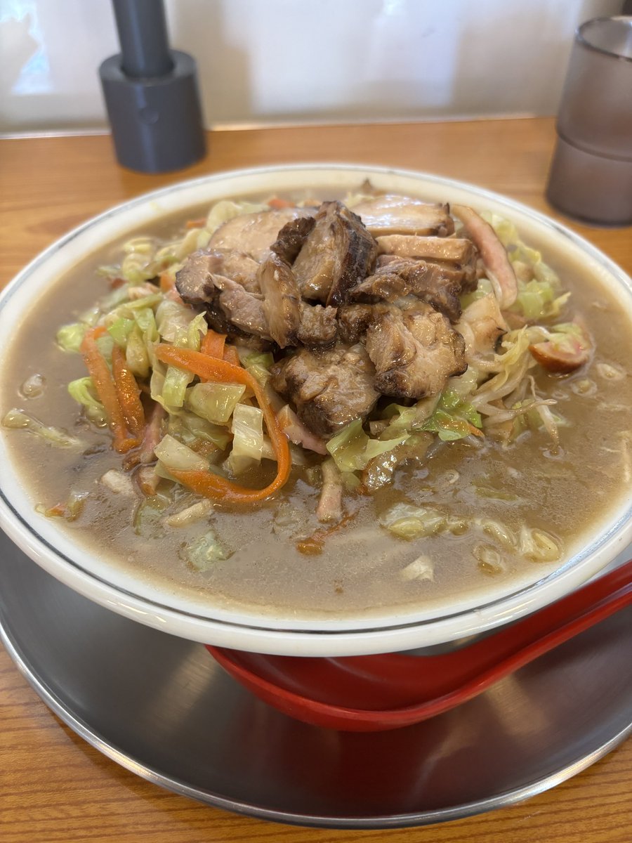 『六五六@三国ヶ丘(閉店)』で10年前に喰らったあの衝撃が忘れられず。。

味を継承して昨年オープン
『ちゃんぽん旭@天下茶屋』
師匠よりスマートな仕上がりだけどジャンクな中毒性もありムチャクチャ旨い。

ここもまた、大阪で食べるべき一杯です。