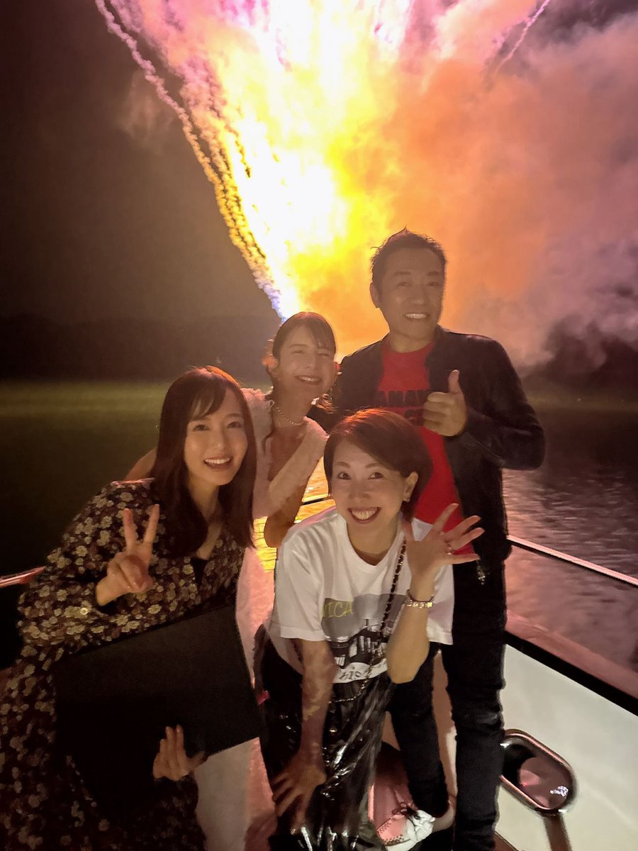 ベストアメニティ主催の花火大会‼️今年は、はなわさんとスザンヌさんで盛り上がりました😆雨でしたが、花火の時にはすっかり雨も上がる(٩Üو)↑

花火の近さになんだか感動(T ^ T)