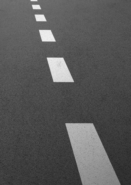 arojinle1's tweet image. How to identify gaboon vipers and other info

A gaboon viper is easy to understand. Once you see broken lines on an ankara material, it&apos;s gabion viper. That&apos;s why I added the last picture. Just think of gaboon viper as a road where overtaking and/or changing lanes is allowed.…