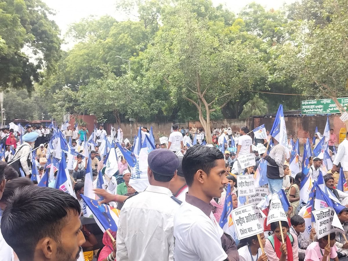 margdata8705's tweet image. भारतीय विद्यार्थी मोर्चा द्वारा 6 अक्टूबर 2025 को आयोजित 
&quot; शिक्षा बचाओ रोजगार बचाओ &quot; जनाक्रोश महारैली बारिश के बावजूद शुरू हों चुकी है
#6_october_जंतर_मंतर #6thOct_chaloDelhi #BanEVM_SaveDemocracy #चलो_दिल्ली #भारतीय_विद्यार्थी_मोर्चा