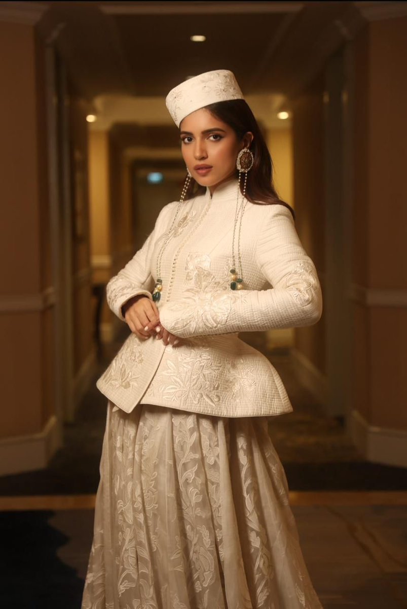 filmfare's tweet image. Classic, divine, unforgettable.✨

Bhumi turns heads in her white traditional attire while giving tribute to #RohitBal. 🤍

#BhumiPednekar #Celebs #FilmfareFashion
