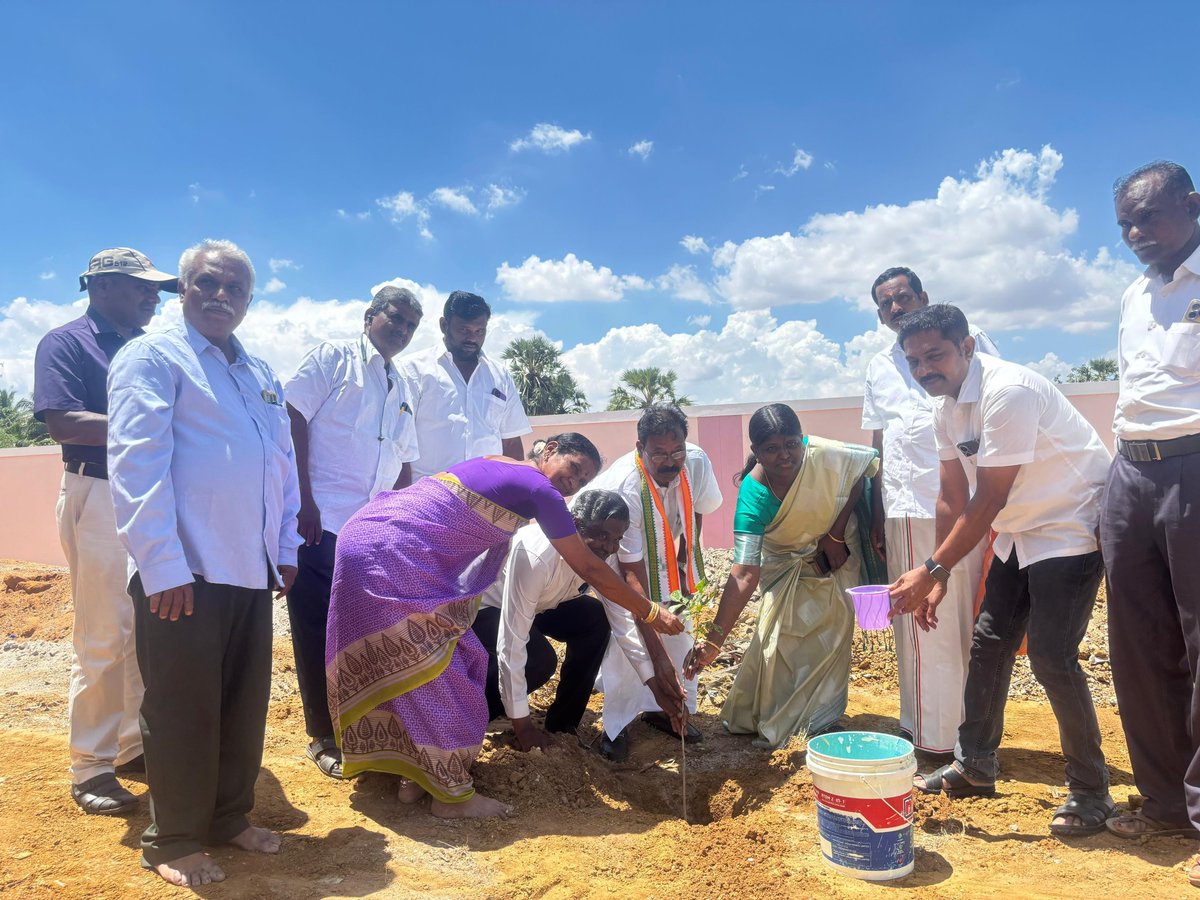 ruby_manoharan's tweet image. இன்று மூலைக்கரைப்பட்டி பேரூராட்சி கடம்பன்குளம் அரசு ஆதிதிராவிடர் மேல்நிலைப்பள்ளியில் நான் தொடர்ந்து கோரிக்கை வைத்ததின் பேரில் கூடுதலாக புதிய 6 வகுப்பறைகள் நபார்டு திட்டத்தின் கீழ் ரூ.1.47 கோடி மதிப்பீட்டில் அமைக்கப்பட்டுள்ளது. அதனை இன்று (6.25) தமிழ்நாடு முதலமைச்சர் திரு ஸ்டாலின்…