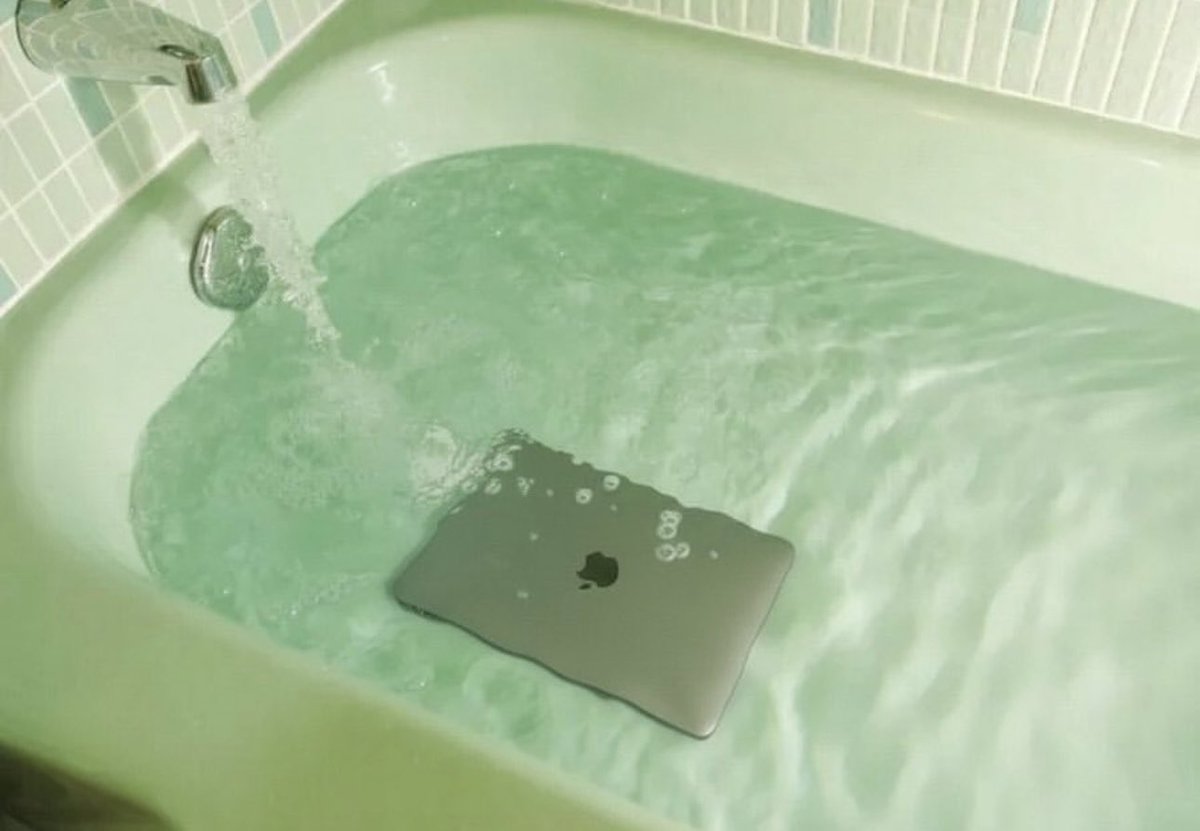 abdulahafzaldev's tweet image. They said: 
“Test your app in all environments.”

So here I am running underwater QA. 🫡

MacBook: “Will my MacBook survive?” 🥲

#IndieHackers #DeveloperHumor #AppDev #SoloFounder