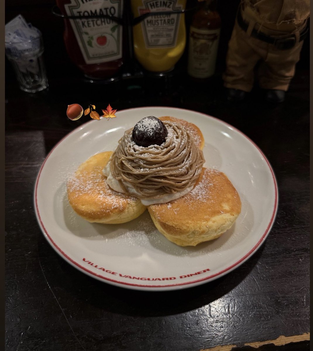 秋の期間限定パンケーキはなんと‼️
モンブランパンケーキです♪
みなさんヴィレッジヴァンガードダイナー下北沢でぜひ秋を感じてください🍂

#モンブラン #パンケーキ #下北沢ランチ 
#下北沢ディナー