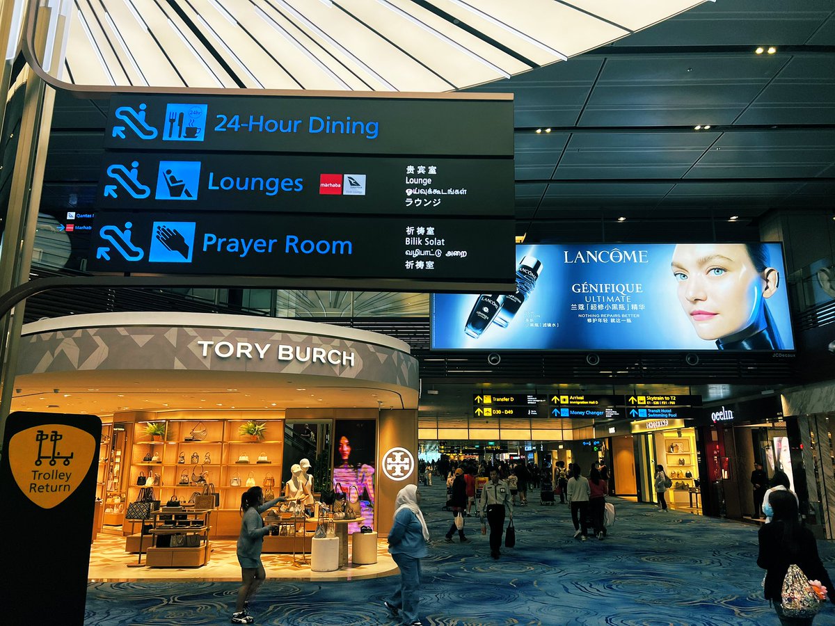 PointsPro's tweet photo. 🚨 Lounge Hopping in Changi Airport, Singapore

~4 hours before departure and a priority pass with unlimited access. 🤩

Do you know that we can use priority pass for restaurants/bars and spa apart from lounges?

Follow me around for the lounge and restaurant tour of Changi. 👇 https://t.co/uMtpqGrF0T