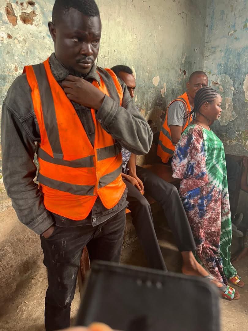 IssaVihamba's tweet image. L’acharnement contre le militant Jedidia Mabela se poursuit après sa condamnation à une peine de 6 mois par le TriPaix de Makiso. Aujourd’hui, Jedidia Mabela a été extrait de manière systématique puis acheminé vers les locaux de l’ANR. Nous craignons pour sa sécurit
FREE LUCHA