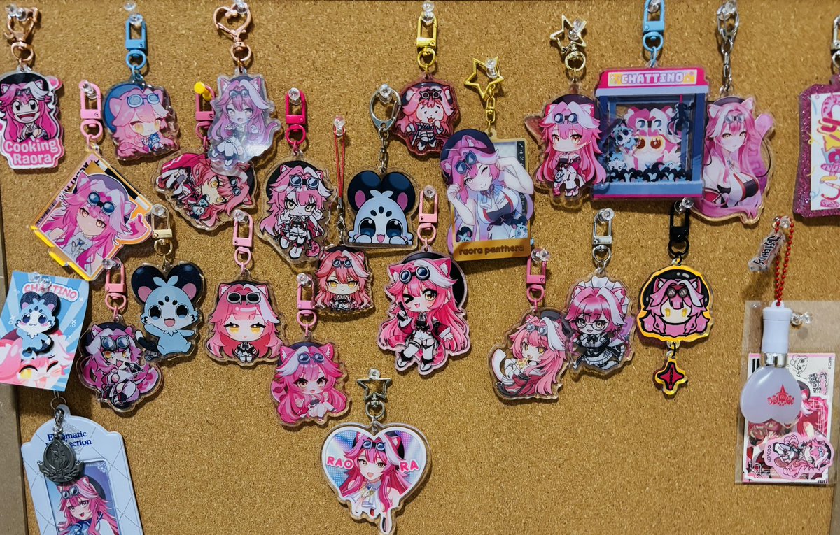 raorapanthera's tweet image. I got a HUGE package today!!! 📦💥
Tadaaa!!! I sent a secret agent on a mission to hunt down every keychain of me they could find at conventions… and look how many there are!!! 😭💞
(Some more are still on the way hehe)
Thank you so much for drawing me and showing so much…