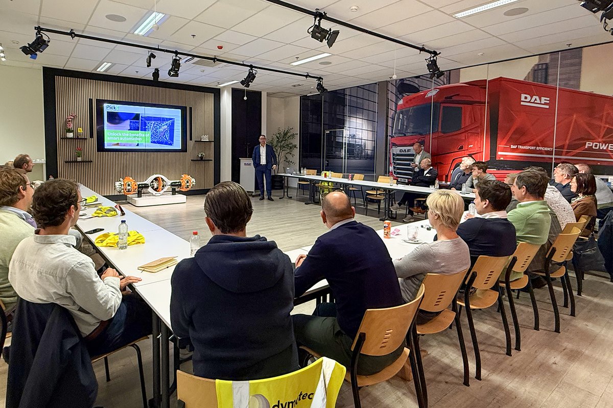 At the very first VOKA “Learning Network Manufacturing 4.0,” we walked the audience through the ways smart automation with 3D robot vision is reshaping manufacturing and logistics, including the sanding-line case at DAF Trucks Westerlo.
