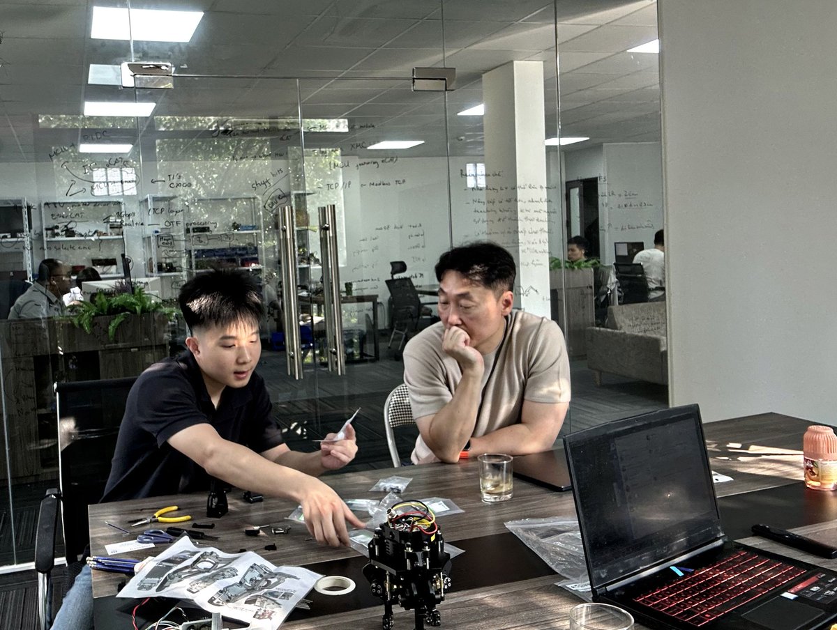 apicoo_robotics's tweet image. Excited to team up with March Bionics and MARCH Lab POSTECH, led by Prof. Keehoon Kim. The Omega Finger and our SusGrip smart gripper are a great match — a shared step toward advancing mechanical intelligence and robotics.
#OmegaFinger #SusGrip #SmartGripper #Robotics
