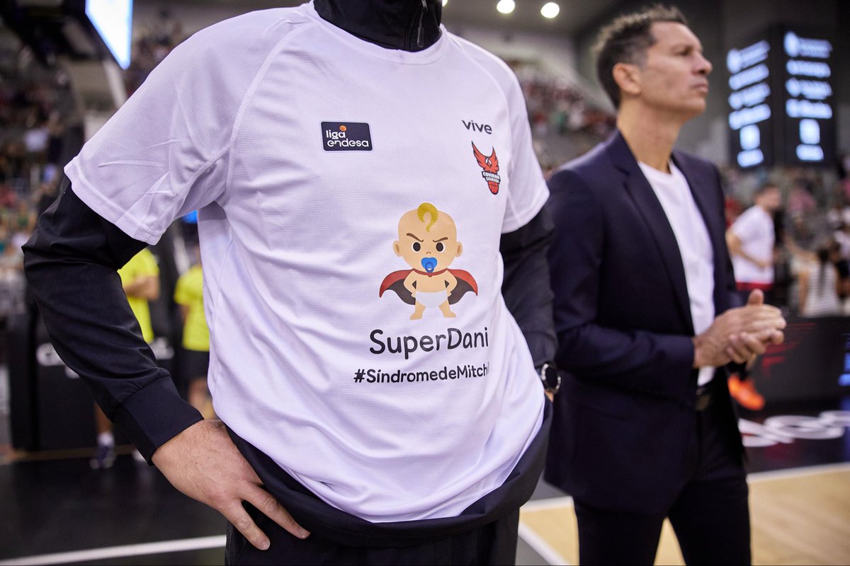 No he hablado aún del tema, pero el hijo de <a href="/A_dePra/">Andrea de Prado</a> y <a href="/Zamo_Fdez/">Zamo Fernández</a> tiene la enfermedad de Mitchell, una de esas enfermedades llamadas raras, necesitamos visualización para q investiguen sobre ellas y den soluciones a estas enfermedades.
Super Dani estamos contigo!
Máxima difusión