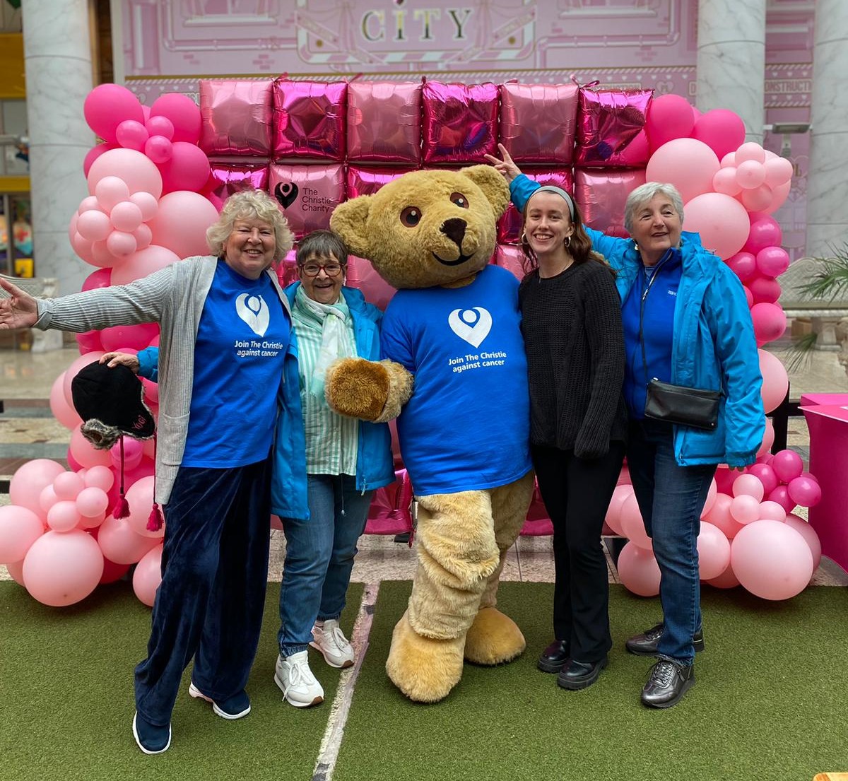 There are many ways a #PinkSpaghetti #VirtualAssistant can step in and help out, though this is definitely one of the more unusual! Angie spent Saturday volunteering as Christie Bear for <a href="/TheChristie/">The Christie Charity</a> at <a href="/TraffordPalazzo/">Trafford Palazzo</a>'s, Breast Cancer awareness event.
#SmallBusinessSupport