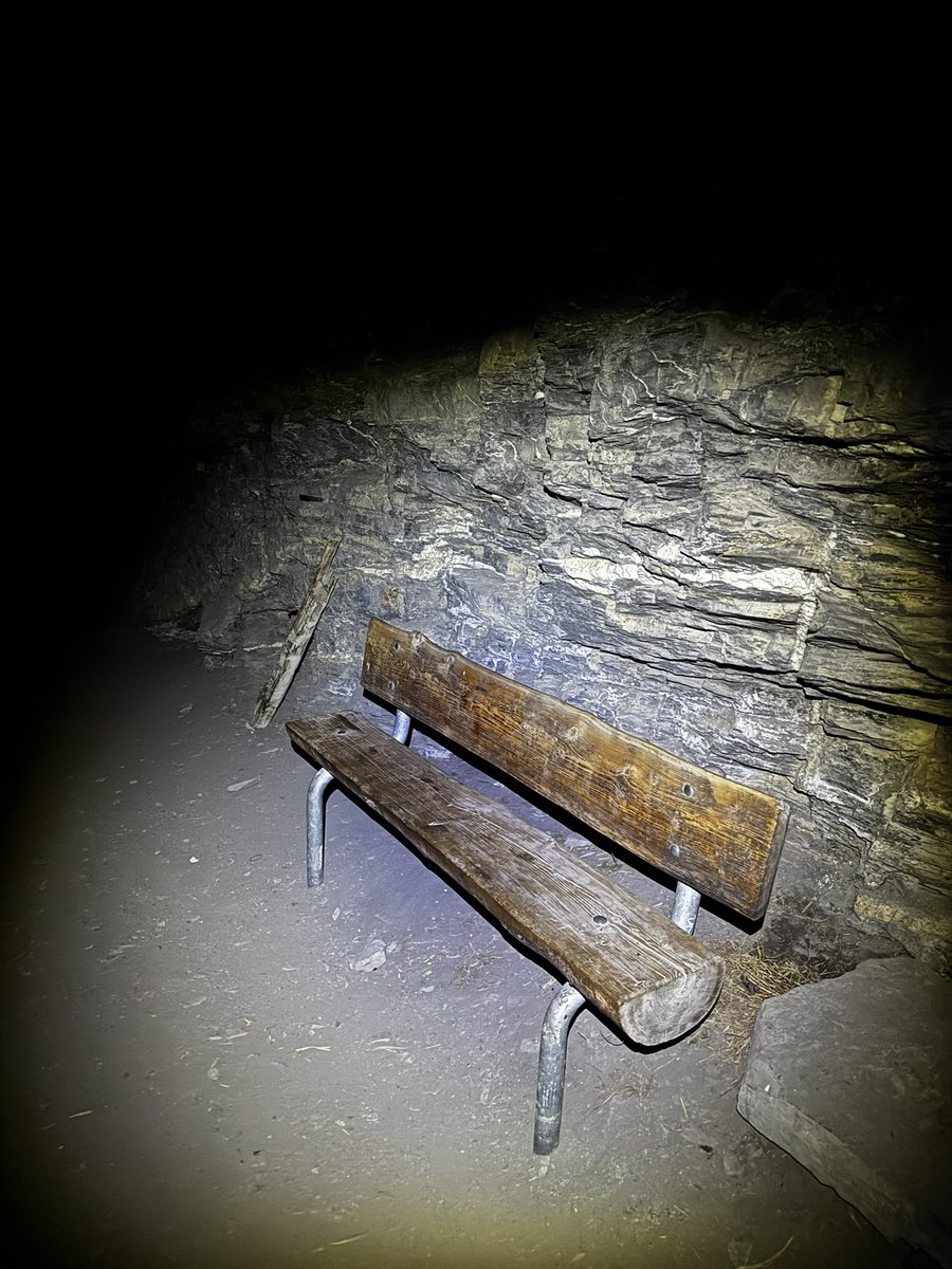 btw, this is what the famous bench from the Oeschinensee Lake short videos looks like at night 🥲