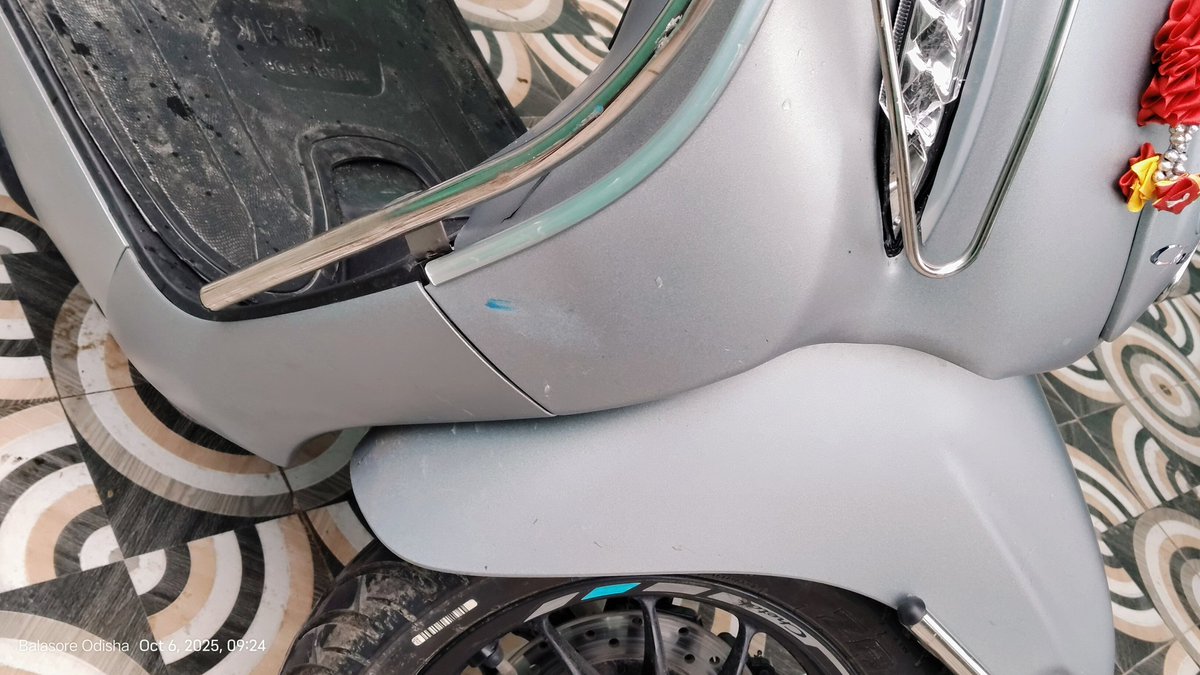 Sarojptr's tweet photo. there is absolutely no clear movement on the claim/ repair process. 
The servicing centre is delaying the process, please intervene immediately to resolve the lack of cooperation and expedite the repair of my vehicle. 
My job card no-UBRJC13604202503237, DT-06-10-2025 https://t.co/MUtRf3tPVc