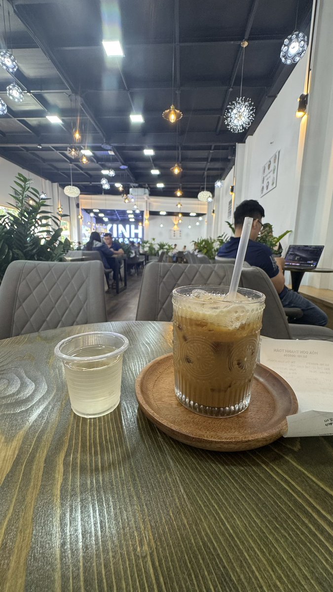 Phucxix's tweet photo. Tân phú cà phê mấy ní ơi... https://t.co/FMjzOFhml2