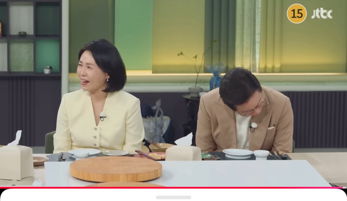 몸뚱아리 땀구멍 하나하나에서 천박함이 삐져나온다
아 씨발 역겨워