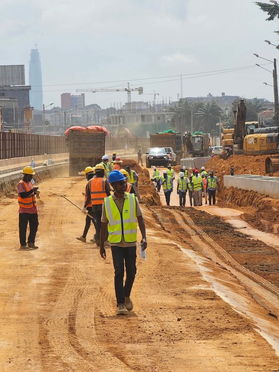 Monafrique8's tweet image. 🔴🇨🇮  Les travaux du #BRT ( bus rapid transit ) YOPOUGON ↔️ BINGERVILLE , progressent. Aucun populiste ne peut distraire les ivoiriens.