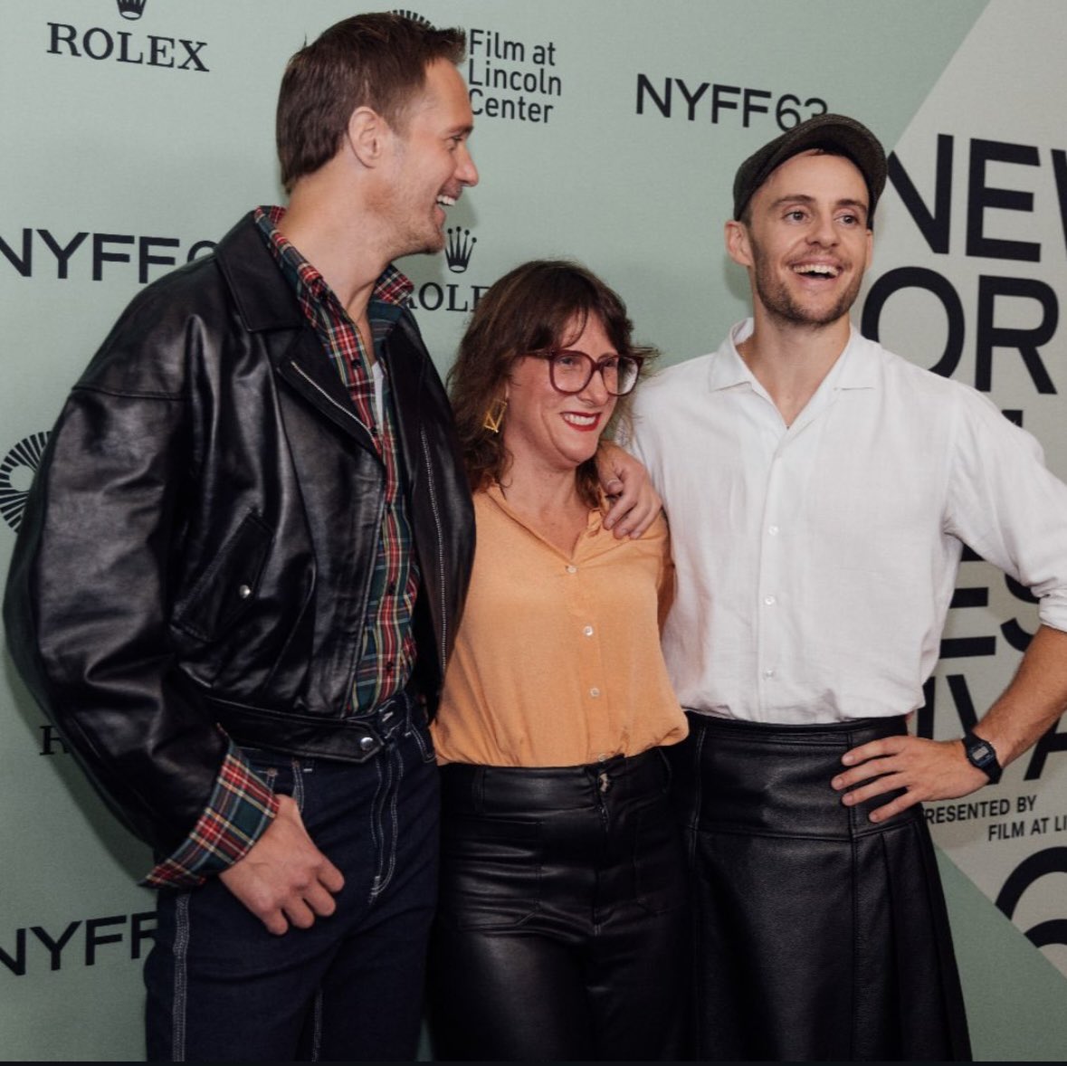 ElementPictures's tweet image. Director Harry Lighton, Alexander Skarsgård, and producer Emma Norton dominate the #NYFF63 PILLION red carpet 
📷 Sean DiSerio

@BBC 
@BFI 
@picturehouses 
@FremantleHQ 
@a24
@FilmCornerstone