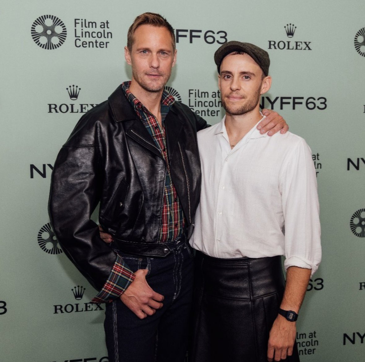 ElementPictures's tweet image. Director Harry Lighton, Alexander Skarsgård, and producer Emma Norton dominate the #NYFF63 PILLION red carpet 
📷 Sean DiSerio

@BBC 
@BFI 
@picturehouses 
@FremantleHQ 
@a24
@FilmCornerstone