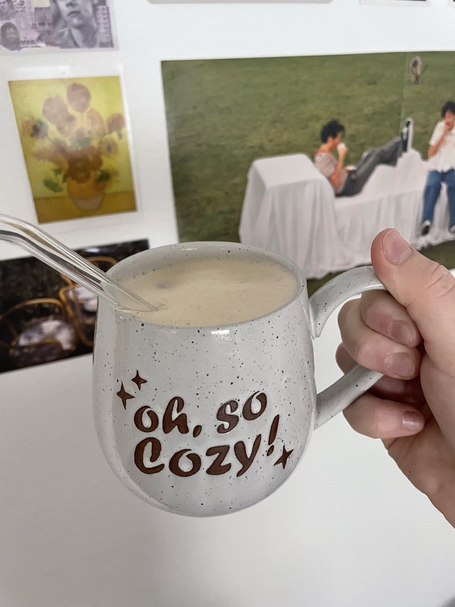la la la la la 🍂🍁 chicas otoño porfin 😭😭 mi nueva taza regalo de mi persona favorita <a href="/chrissli0n/">Cris🧣🍂 (Taylor’s Version)</a> teamo