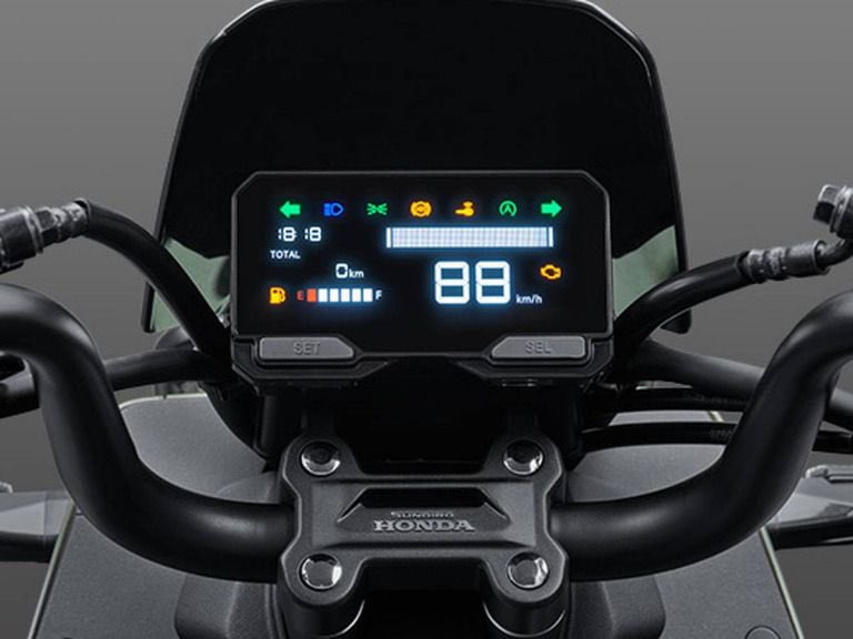 PutiMotor's tweet image. 中国・新大洲本田が新型スクーター「スクエアX125」を、今年秋より発売🛵

Dio110シリーズなどの空冷「eSPエンジン」を搭載、真四角スタイルが個性的なモデル。

タンデムシートを跳ね上げて大きなキャリアを利用可能、燃料タンク5.7Lの大容量

価格は1万2680元(26万7000円)

news.webike.net/motorcycle/492…