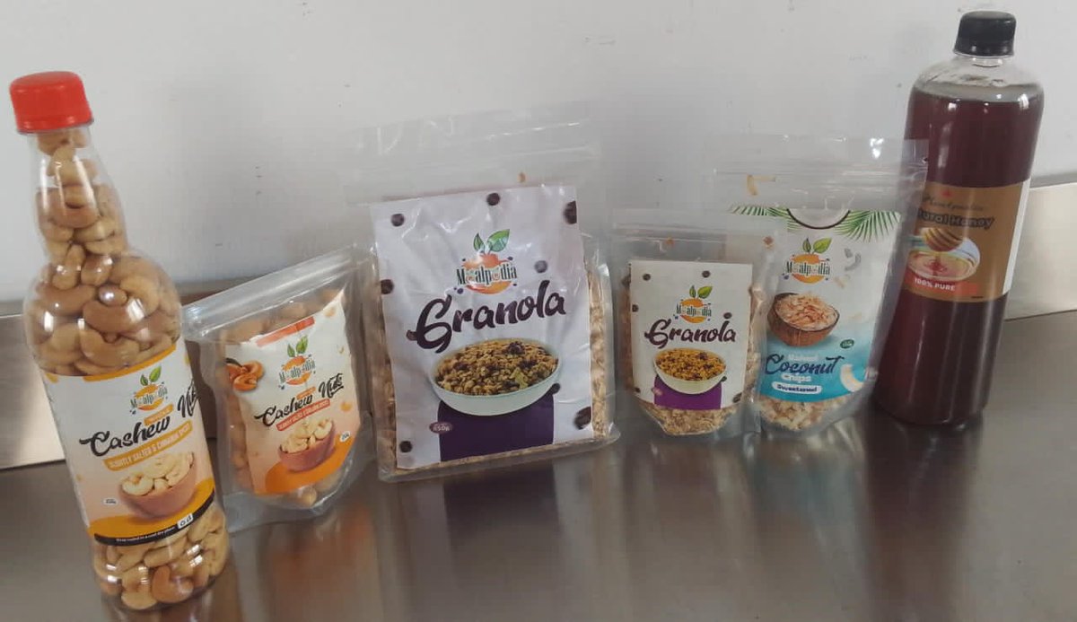 Debbielov's tweet photo. @UnkleAyo We make the best, crunchy, sweetened baked coconut chips, and very rich, honey sweetened granola (wholesale and retail), our cashew nuts (bottled and pouches) are to live for, and our fruit/nuts hamper is one to gift friends and family this festive season, we have pure honey too! https://t.co/7YtjyqPIjD