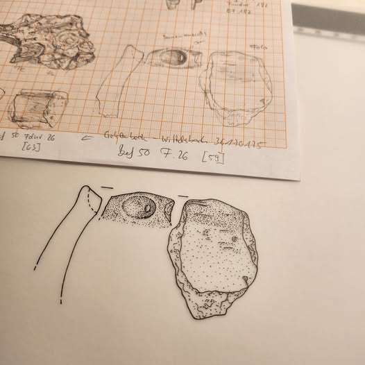I always feel like somebody′s watching me
And I have no privacy (oh-oh, oh)
I always feel like somebody′s watching me
Tell me, is it just a dream?... 🎶
#archaeologistshumour #drawing  #TheEyeofMordor #ink #archaeology #sherd #funfriday
