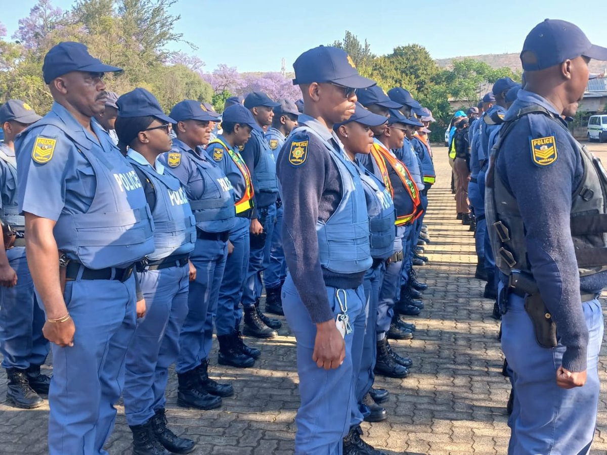 SAPoliceService's tweet image. #sapsGP Gauteng Provincial Commissioner, Lieutenant General Tommy Mthombeni, led a high-density #OperationShanela II across the province. The operation, which commenced on Saturday, 04/10 resulted in the arrest of over 1,500 suspects involved in various serious crimes across all…