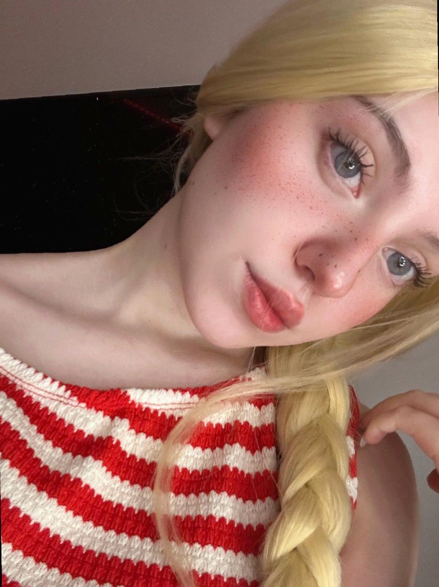 Molly Clark 🍒 tweet media