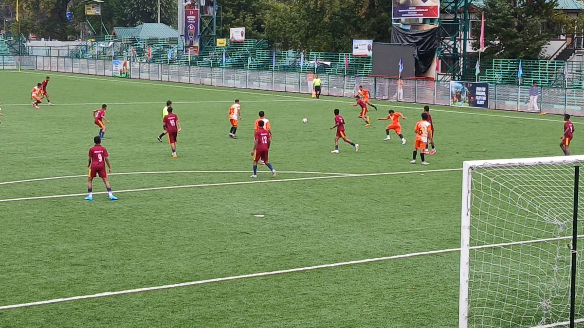FatimaDar_jk's tweet image. Kashmir transforming, emerging as the sports hub of the country!

69th National School Games-2025 at TRC Stadium, #Srinagar. Over 4,000 young athletes from across India are participating in events including Football, Wushu, Taekwondo, and Table Tennis..

The inaugural football…