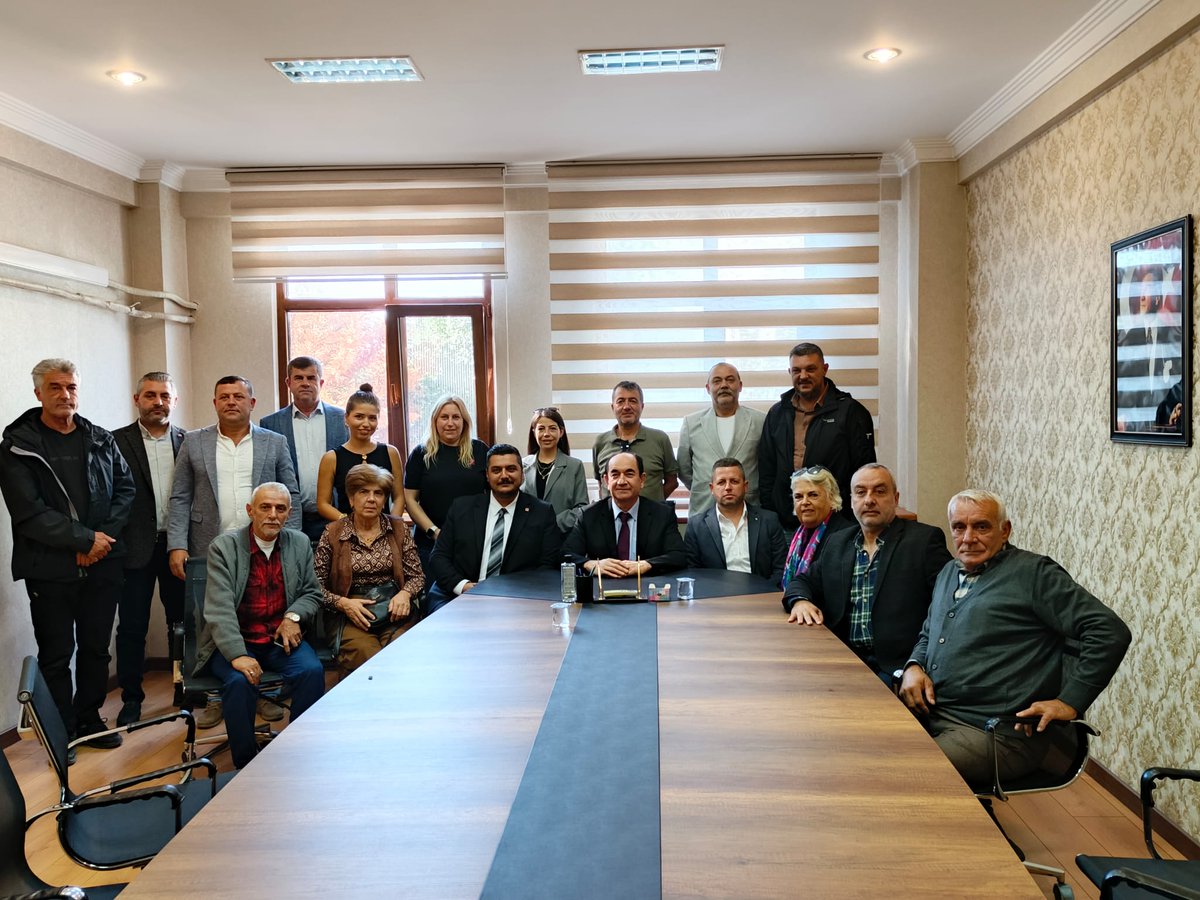 gonenicinchp's tweet photo. Mazbatamızı aldık, ilk resmi ziyaretlerimizi yaptık.
Sayın Kaymakam Ahmet Altıntaş, Sayın Belediye Başkanı İbrahim Palaz ve Sayın BBB Koordinatörü Bülent Birgül ile yeni dönemde iş birliği ve dayanışma mesajlarımızı paylaştık.
#CHP #Gönen https://t.co/vZO3KAKok7