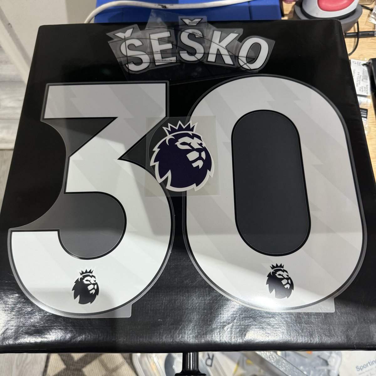 🔔Competition time!! 🔔

Next up is a Sesko Premier league nameset along with PL patch

Same as before, like, RT and follow for your chance to win. Must do all 3!! 

If Benjamin isn’t your boy, or UTD not your club, we’ll try and sort a similar prize

#premeirleague #mufc #sesko