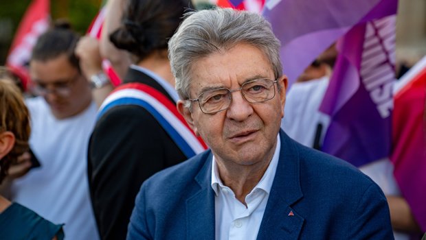 🔴⚡<a href="/JLMelenchon/">Jean-Luc Mélenchon</a> appelle à l'union de la gauche en cas de #dissolution |  « C'est pourquoi nous proposons une rencontre cet après-midi aux organisations fondatrices de la NUPES et du NFP afin d’envisager toutes les hypothèses ouvertes par cette situation. »