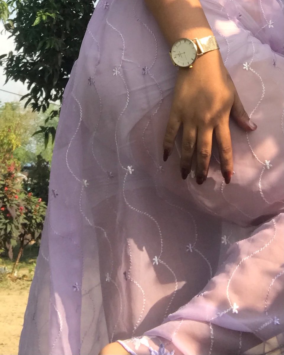 नयी घड़ी ली है, बताओ  घड़ी मे टाइम क्या हुआ है 😜😝