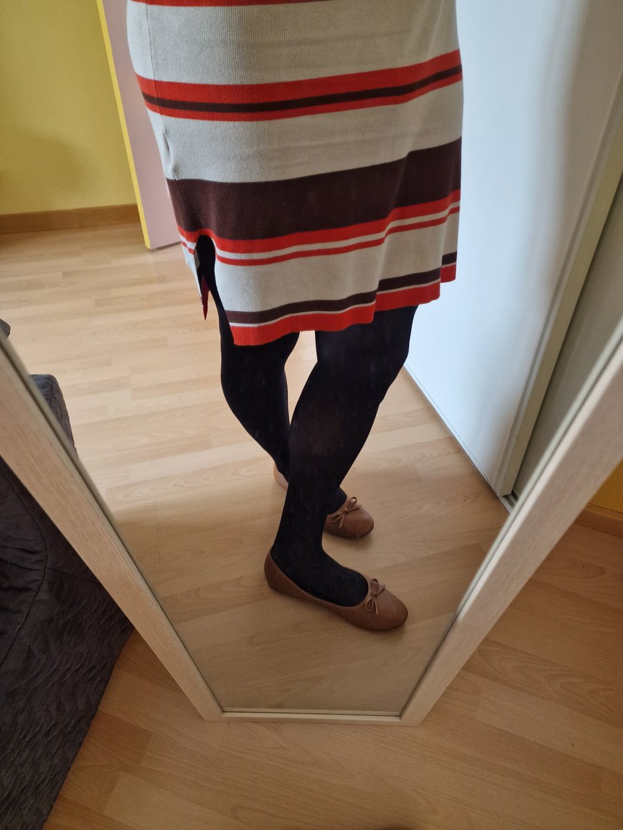 Les températures baissent…
Monsieur a ressorti ses collants 😏
Toujours aussi sexy en robe et ballerines, tu confirmes ? 👀

#LundiGambettes #Crossdressing #NSFW #KinkyCouple #Collants

<a href="/OrgasmicGroup/">Virtual Orgasmic Group 22k 🔞</a>
<a href="/PartageDefiHot/">PartageDéfiHot</a>
<a href="/VirtuAss/">VirtuaOFF 🍑✨</a>
<a href="/Body_Art_be_fr/">Sex and Body Art 😏</a>