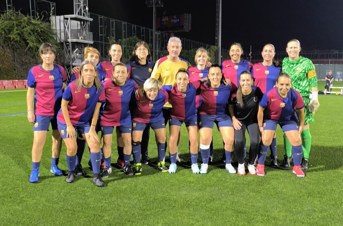 FCBjugadors's tweet photo. Victòria del Femení en el primer partit de la temporada! 🙌⚽

L’AJ FCB Femení s’imposa per 3-1 a les Veteranes @FCPRADENC en un partit molt complet a la Ciutat Esportiva Joan Gamper. 🔵🔴

👉 Descobreix tots els detalls a la crònica completa!
🔗 https://t.co/TE6D68eTKX https://t.co/uRtVFAzam7