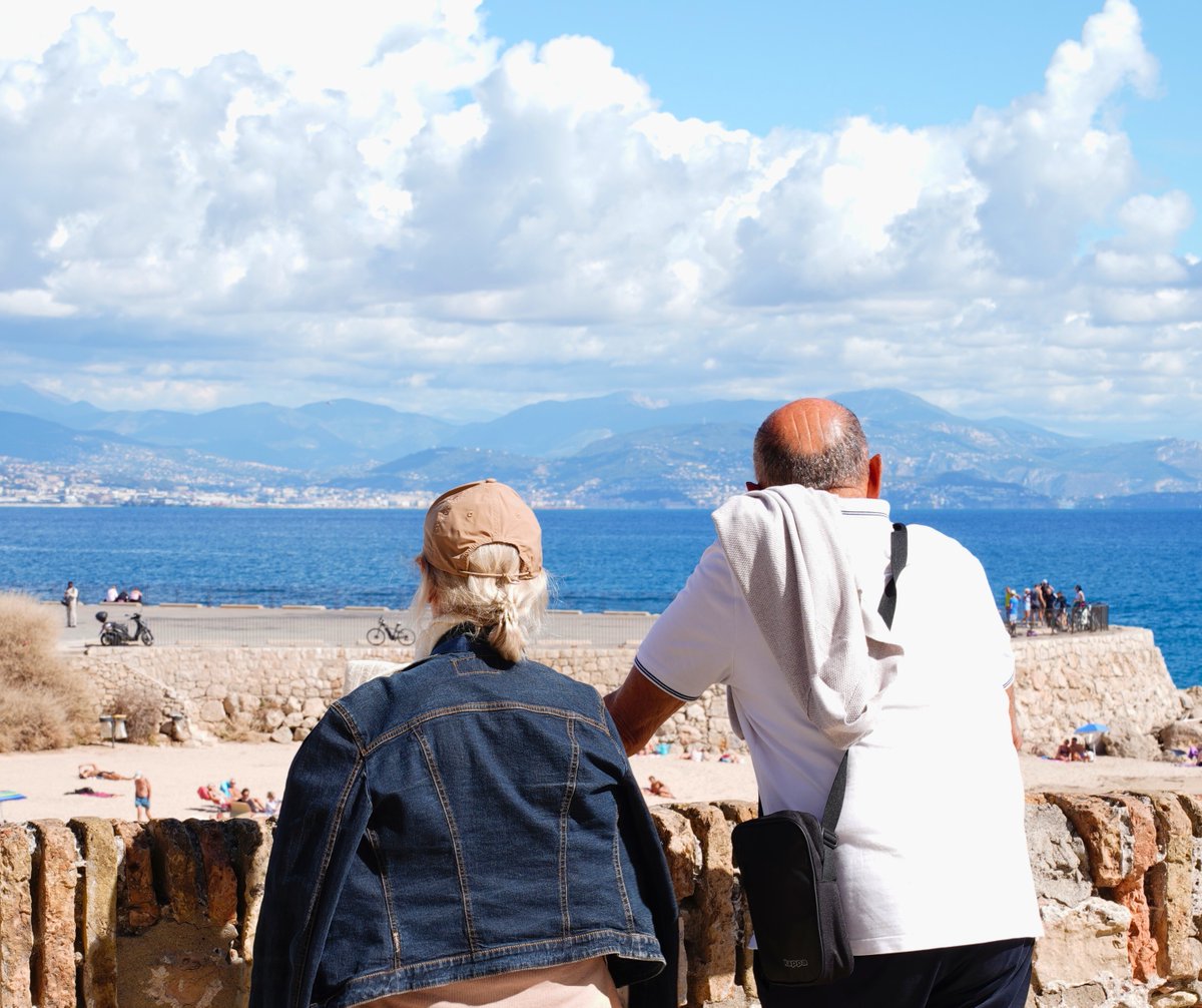C’est ça la vue à l’antiboise : un équilibre entre mer et montagnes, parfois aux sommets blancs.

📸 OFFICE DE TOURISME D’ANTIBES JLP
#Antibestourisme #CotedAzurFrance