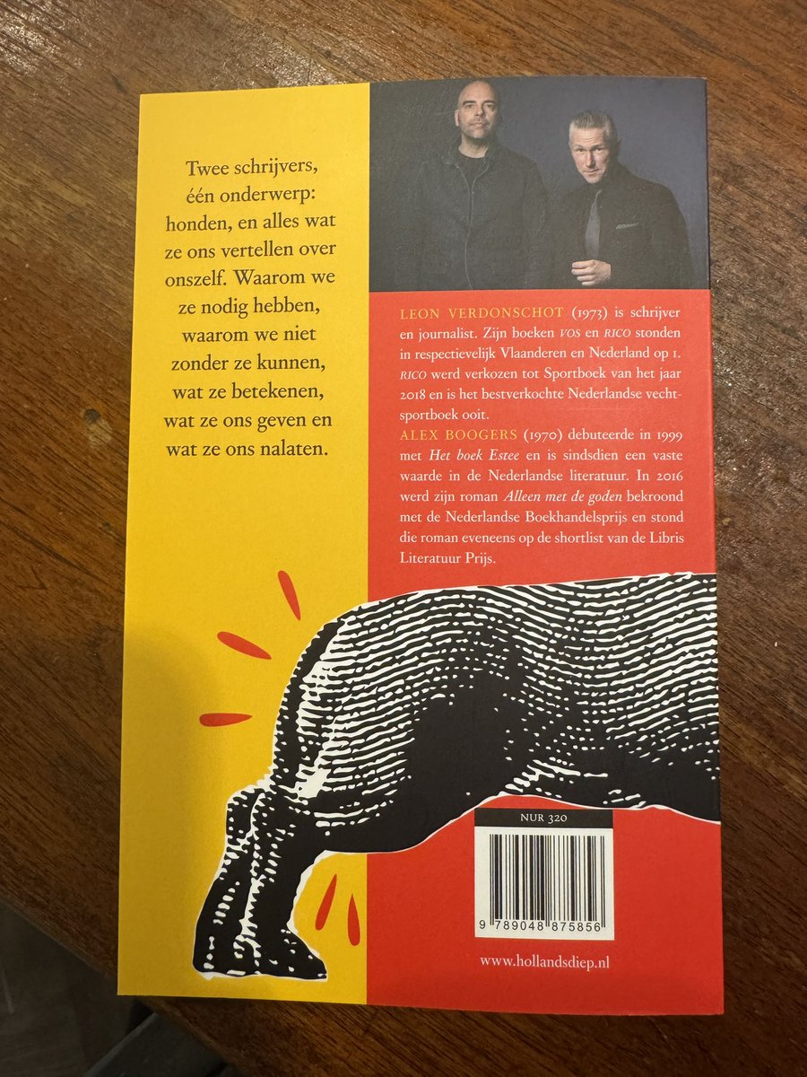 Kijk dit is nu nog eens een heel leuk cadeautje om te vinden op mijn bureau! Dank je wel Leon Verdonschot en Alex  Boogers. Ik ga het heel graag lezen en de titel is natuurlijk al heel spannend!

“Twee schrijvers een onderwerp:honden, en alles wat ze ons vertellen over onszelf.