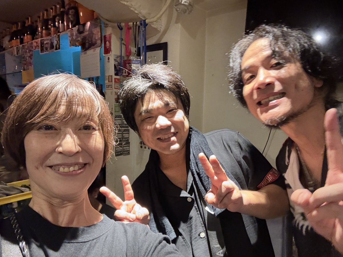 yu_tan1020's tweet photo. 10/5 Live bar N
快賊Guild+✨
わーい!やっと聴けるー🎶✨
ラブレターがとっても心に響きました!
もう絶品の中村さんのギター!٩( ᐖ )۶⸜( ᐛ )⸝カッケェェェ
よっくんの歌声と掛け声につられて
はしゃいできました⸜(*ˊᗜˋ*)⸝🎶
#Acoload
@yokkun_kaizoku
@arkband_gt https://t.co/oQYFEjBkEc