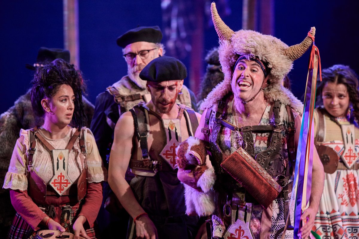 TEATROCLASICO's tweet image. 📅 Este miércoles, tras la función de #Fuenteovejuna, celebramos un encuentro con el público en el Teatro de la Comedia.

Conoce el proceso creativo, la visión de Rakel Camacho y cómo se ha reinventado el clásico de Lope de Vega. 🎭

🎟️ Entradas:
entradasinaem.es/espectaculo/fu…