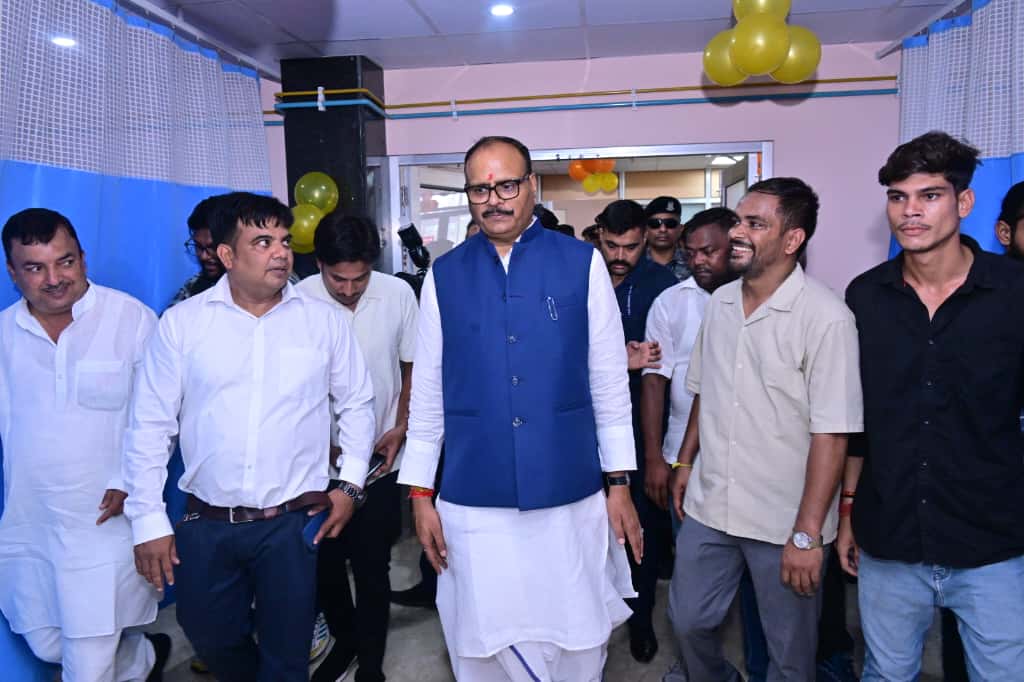 brajeshpathakup's tweet photo. आज लखनऊ में "रावेरा हॉस्पिटल ट्रामा सेंटर एण्ड रिसर्च सेंटर" का मुख्य अतिथि के रूप में शुभारम्भ कर हार्दिक बधाई एवं शुभकामनाएं दीं। इस अवसर पर डॉ० नरेंद्र वर्मा जी, डॉ० हर्षल वर्मा जी, डॉ० जय किशन सोलंकी जी एवं अन्य गणमान्यजन उपस��थित रहे।
@BJP4UP https://t.co/lrQzLnh7vI